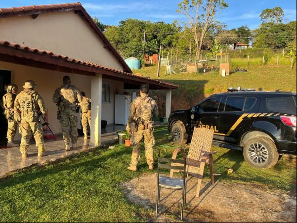 Homem apontado como maior chefe de facção em cidade que vive onda de violência na Bahia é preso em M