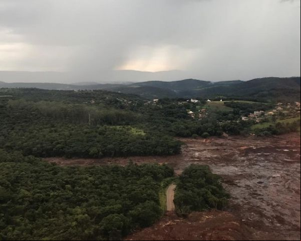 Chuva suspende início das buscas por vítimas em Brumadinho nesta segunda-feira