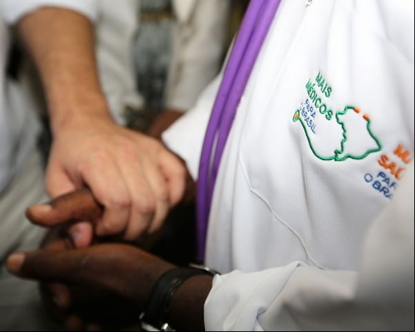 Mais Médicos triplica as vagas de residência em medicina, mas dois terços delas estão ociosas.